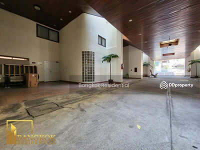 Townhouse in Secure Compound, Bangkok, Thailand Townhouse in Secure Compound, Bangkok, Thailand