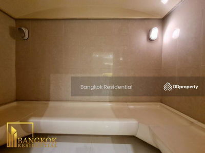 Ficus Lane, Bangkok, Thailand Ficus Lane, Bangkok, Thailand