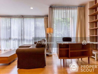 Ficus Lane, Bangkok, Thailand Ficus Lane, Bangkok, Thailand