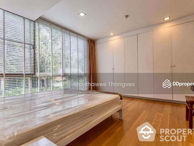 Ficus Lane, Bangkok, Thailand Ficus Lane, Bangkok, Thailand