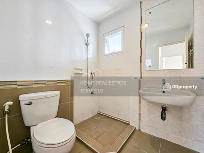 Mantana Lake Watcharapol, Bangkok, Thailand Mantana Lake Watcharapol, Bangkok, Thailand