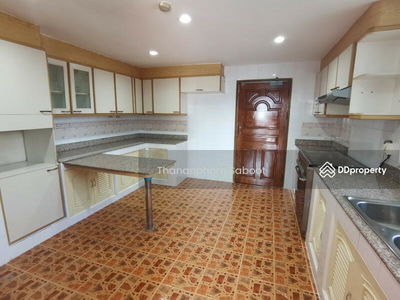 Rishi Court, Bangkok, Thailand Rishi Court, Bangkok, Thailand