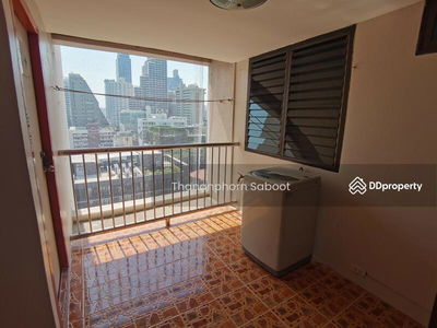 Rishi Court, Bangkok, Thailand Rishi Court, Bangkok, Thailand