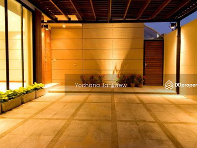 House with Swimming Pool in Sukhumvit, Bangkok, Thailand House with Swimming Pool in Sukhumvit, Bangkok, Thailand