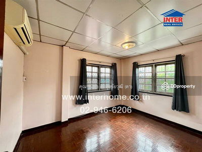 Near Central Ladprao Soi Khlangmontri, Bangkok, Thailand Near Central Ladprao Soi Khlangmontri, Bangkok, Thailand