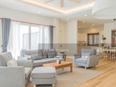 Gehäuse In Ban Ratsada, Thailand Gehäuse In Ban Ratsada, Thailand