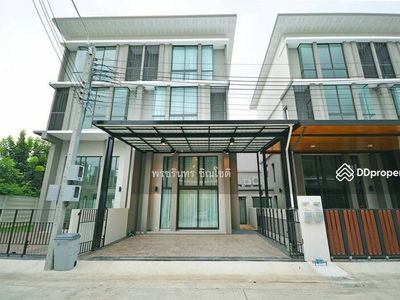 Patio Pattanakarn 38, Bangkok, Thailand Patio Pattanakarn 38, Bangkok, Thailand