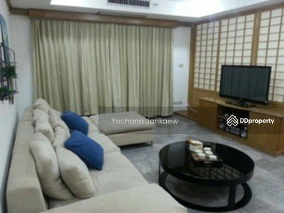 Royal Castle Sukhumvit, Bangkok, Thailand Royal Castle Sukhumvit, Bangkok, Thailand