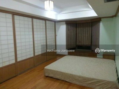 Royal Castle Sukhumvit, Bangkok, Thailand Royal Castle Sukhumvit, Bangkok, Thailand