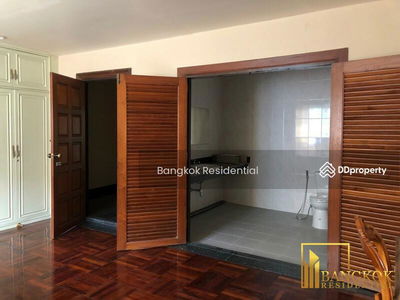 Townhouse in Compound, Bangkok, Thailand Townhouse in Compound, Bangkok, Thailand