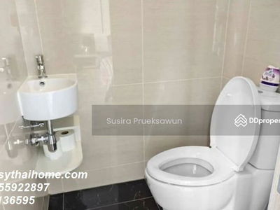 Park Origin Phrom Phong, Bangkok, Thailand Park Origin Phrom Phong, Bangkok, Thailand