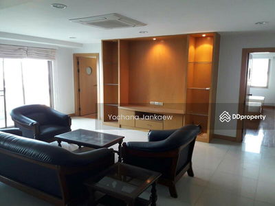 Royal Castle Sukhumvit, Bangkok, Thailand Royal Castle Sukhumvit, Bangkok, Thailand