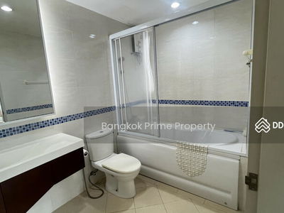 Life @ Sathorn 10, Bangkok, Thailand Life @ Sathorn 10, Bangkok, Thailand