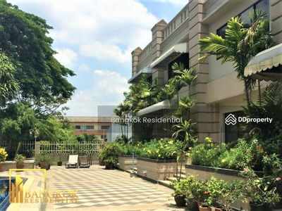 Townhouse in Compound, Bangkok, Thailand Townhouse in Compound, Bangkok, Thailand