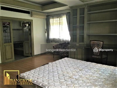 Townhouse in Compound, Bangkok, Thailand Townhouse in Compound, Bangkok, Thailand