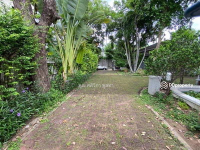 Muang Thong Thani 100, Nonthaburi, Thailand Muang Thong Thani 100, Nonthaburi, Thailand