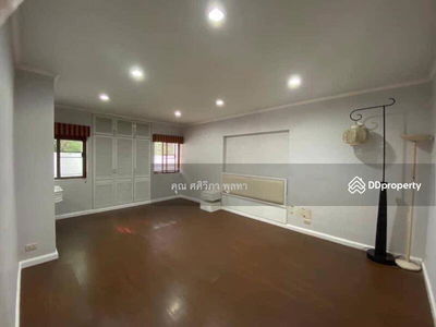 Muang Thong Thani 100, Nonthaburi, Thailand Muang Thong Thani 100, Nonthaburi, Thailand