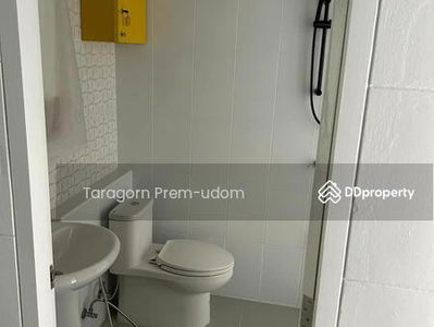 Large 3-Bedroom House, Bangkok, Thailand Large 3-Bedroom House, Bangkok, Thailand