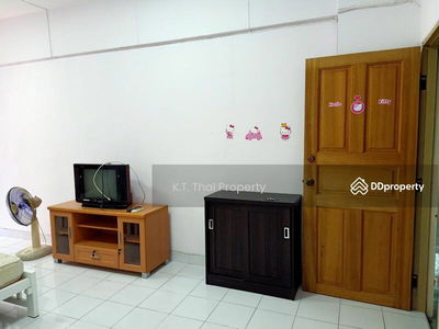 Pattanakarn Life Complex, Bangkok, Thailand Pattanakarn Life Complex, Bangkok, Thailand