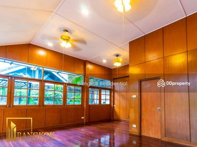 Single House in Compound, Bangkok, Thailand Single House in Compound, Bangkok, Thailand