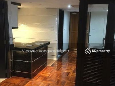 Omni Tower Sukhumvit Nana, Bangkok, Thailand Omni Tower Sukhumvit Nana, Bangkok, Thailand