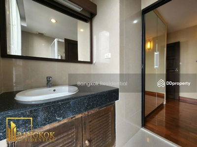 The Peak Sukhumvit 15, Bangkok, Thailand The Peak Sukhumvit 15, Bangkok, Thailand