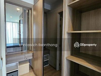 The Line Phahon-Pradipat, Bangkok, Thailand The Line Phahon-Pradipat, Bangkok, Thailand