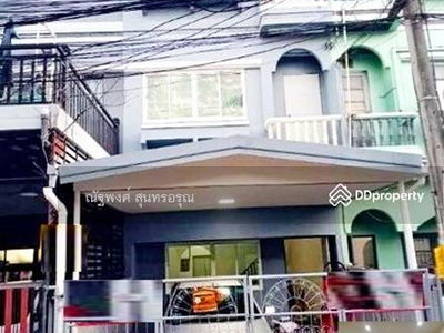 Niwa International School (1 km.), Bueng Thonglang Pittaya School (1 km.), Bangkok, Thailand Niwa International School (1 km.), Bueng Thonglang Pittaya School (1 km.), Bangkok, Thailand