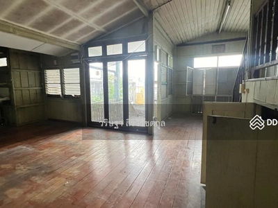 For rent: Land with buildings. Soi Aree Samphan 7, area 155 sq m., excellent location, Bangkok, Thailand For rent: Land with buildings. Soi Aree Samphan 7, area 155 sq m., excellent location, Bangkok, Thailand