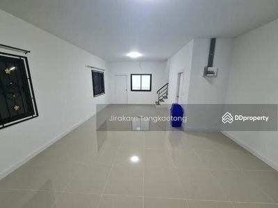 Phattharawan Village, 3 bedrooms, 3 bathrooms, 3 air conditioners, Nonthaburi, Thailand Phattharawan Village, 3 bedrooms, 3 bathrooms, 3 air conditioners, Nonthaburi, Thailand