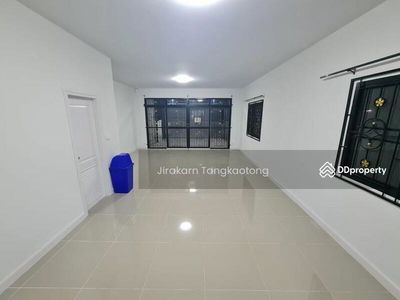 Phattharawan Village, 3 bedrooms, 3 bathrooms, 3 air conditioners, Nonthaburi, Thailand Phattharawan Village, 3 bedrooms, 3 bathrooms, 3 air conditioners, Nonthaburi, Thailand