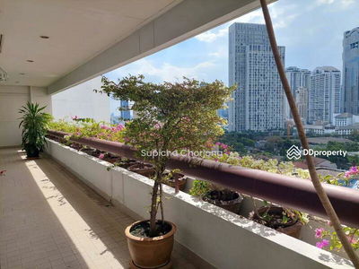 Esmeralda Apartments, Bangkok, Thailand Esmeralda Apartments, Bangkok, Thailand