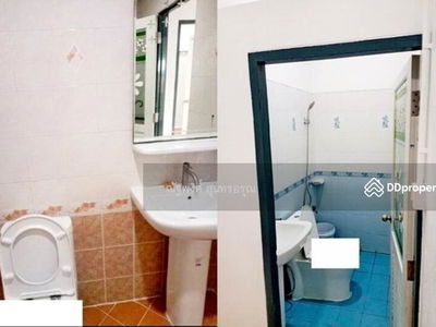 Bueng Thonglang Pittaya School (1 km.), Niwa International School (1 km.), Bangkok, Thailand Bueng Thonglang Pittaya School (1 km.), Niwa International School (1 km.), Bangkok, Thailand