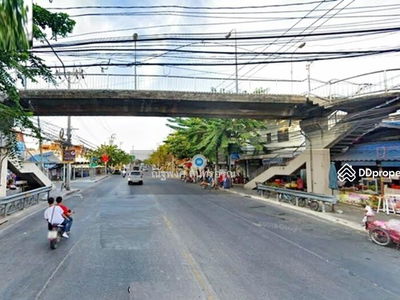 Bueng Thonglang Pittaya School (1 km.), Niwa International School (1 km.), Bangkok, Thailand Bueng Thonglang Pittaya School (1 km.), Niwa International School (1 km.), Bangkok, Thailand