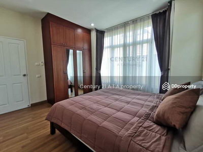 The boulevard Sriracha, Chon Buri, Thailand The boulevard Sriracha, Chon Buri, Thailand