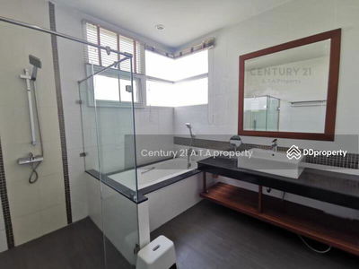 The boulevard Sriracha, Chon Buri, Thailand The boulevard Sriracha, Chon Buri, Thailand