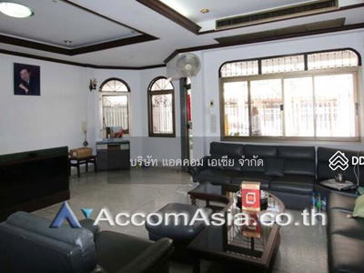 Home Office | 7 Bedrooms Townhouse For Rent in Sathorn, Bangkok near BTS Surasak 1520623, Bangkok, Thailand Home Office | 7 Bedrooms Townhouse For Rent in Sathorn, Bangkok near BTS Surasak 1520623, Bangkok, Thailand