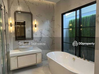 Nantawan Rama 9 New Krungthepkreetha, Bangkok, Thailand Nantawan Rama 9 New Krungthepkreetha, Bangkok, Thailand