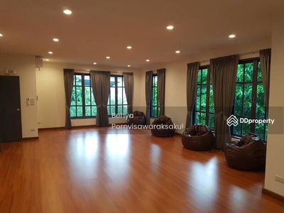 Spacious 5-Br House near MRT Thailand Cultural Centre, Bangkok, Thailand Spacious 5-Br House near MRT Thailand Cultural Centre, Bangkok, Thailand