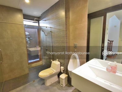 Narasiri Pattanakarn-Srinakarin, Bangkok, Thailand Narasiri Pattanakarn-Srinakarin, Bangkok, Thailand