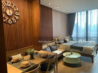 Park Origin Phrom Phong, Bangkok, Thailand Park Origin Phrom Phong, Bangkok, Thailand