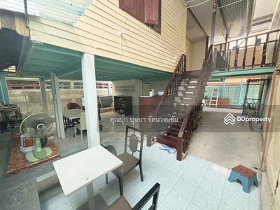 MRT Cultural Center location, Ratchada Soi 7, semi-detached house for rent, 30 sq m, 4 bedrooms, 2 bathrooms, good location, convenient travel, behind The Street, Bangkok., Thailand MRT Cultural Center location, Ratchada Soi 7, semi-detached house for rent, 30 sq m, 4 bedrooms, 2 bathrooms, good location, convenient travel, behind The Street, Bangkok., Thailand