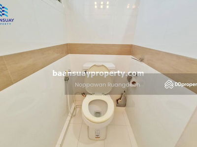 For rent, 2-story detached house, Rama 9 Road, near The Nine Mall, Bangkok., Thailand For rent, 2-story detached house, Rama 9 Road, near The Nine Mall, Bangkok., Thailand