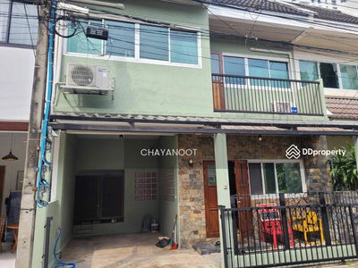 810 Soi Thararom 2, Khlong Tan Nuea Subdistrict, Watthana District, Bangkok, Bangkok, Thailand 810 Soi Thararom 2, Khlong Tan Nuea Subdistrict, Watthana District, Bangkok, Bangkok, Thailand