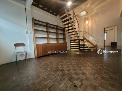 810 Soi Thararom 2, Khlong Tan Nuea Subdistrict, Watthana District, Bangkok, Bangkok, Thailand 810 Soi Thararom 2, Khlong Tan Nuea Subdistrict, Watthana District, Bangkok, Bangkok, Thailand