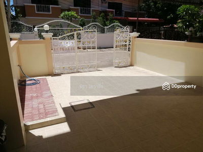 Townhome for rent three-storey. On Pattaya Sai3 Road., Chon Buri, Thailand Townhome for rent three-storey. On Pattaya Sai3 Road., Chon Buri, Thailand
