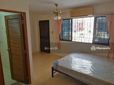 Townhome for rent three-storey. On Pattaya Sai3 Road., Chon Buri, Thailand Townhome for rent three-storey. On Pattaya Sai3 Road., Chon Buri, Thailand