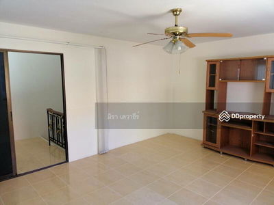Townhome for rent three-storey. On Pattaya Sai3 Road., Chon Buri, Thailand Townhome for rent three-storey. On Pattaya Sai3 Road., Chon Buri, Thailand