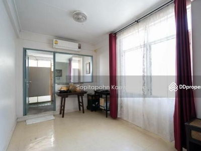 10110, Bangkok, Thailand 10110, Bangkok, Thailand