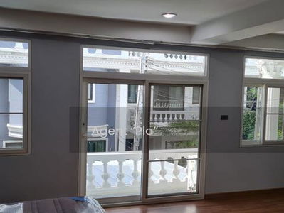 House for rent 3 floors At Sukhumvit 71 (SPSAM 71), Bangkok, Thailand House for rent 3 floors At Sukhumvit 71 (SPSAM 71), Bangkok, Thailand